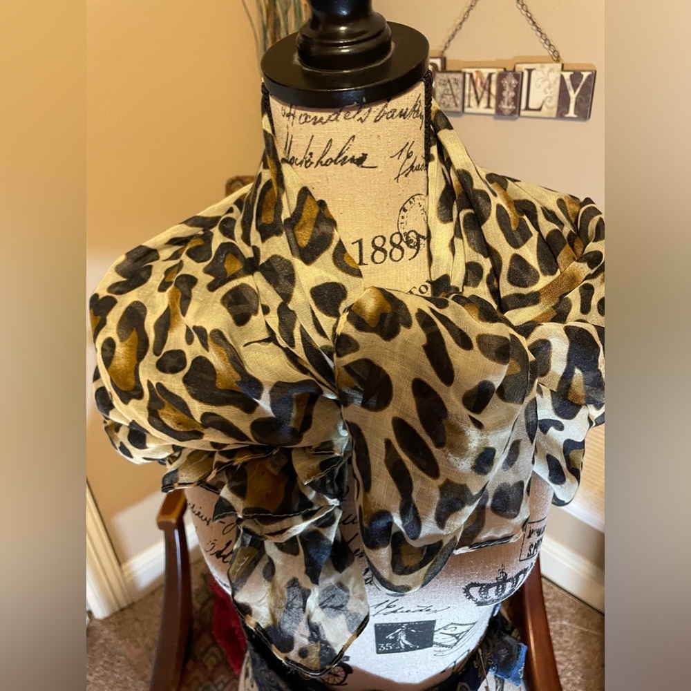 CHARMING CHARLIES ANIMAL LEOPARD PRINT OVERSIZED WRAP/SCARF 100% POLYESTER NWOT